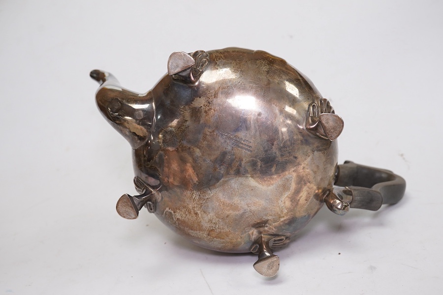 An Edwardian silver teapot by George Howson, Sheffield, 1903, gross weight 16.7oz. Condition - poor to fair